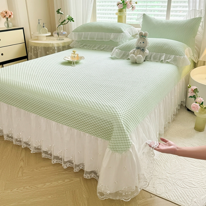 91家纺网 家纺一手货源 找家纺 漫布云2025新款凉豆豆纯色系床裙款床单款床盖床单凉席三件套蕾丝床盖款凉席三件套 冰豆豆--薄荷绿 