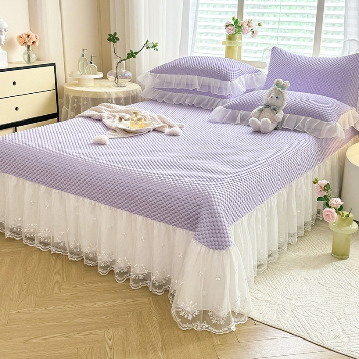 91家纺网 家纺一手货源 找家纺 漫布云2025新款凉豆豆纯色系床裙款床单款床盖床单凉席三件套蕾丝床盖款凉席三件套   冰豆豆—梦幻紫