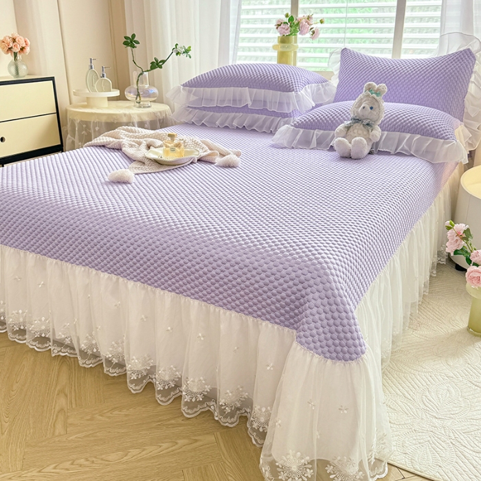 91家纺网 家纺一手货源 找家纺 漫布云2025新款凉豆豆纯色系床裙款床单款床盖床单凉席三件套蕾丝床盖款凉席三件套   冰豆豆—梦幻紫