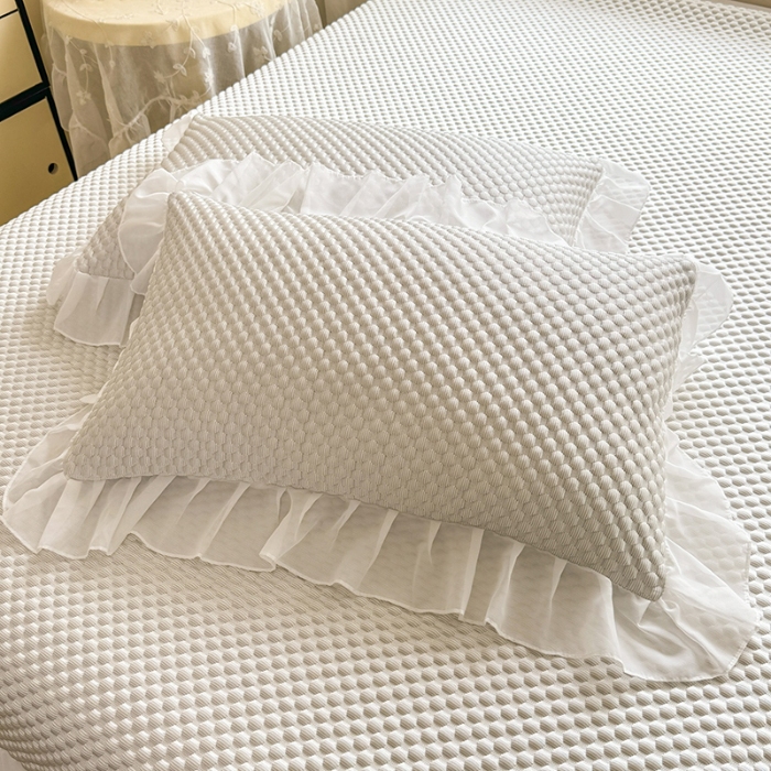 91家纺网 家纺一手货源 找家纺 漫布云2025新款凉豆豆纯色系床裙款床单款床盖床单凉席三件套蕾丝床盖款凉席三件套  冰豆豆—淡雅灰 