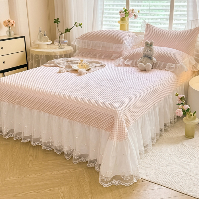 91家纺网 家纺一手货源 找家纺 漫布云2026新款凉豆豆纯色系床裙款床单款床盖床单凉席三件套蕾丝床盖款凉席三件套 冰豆豆—元气粉