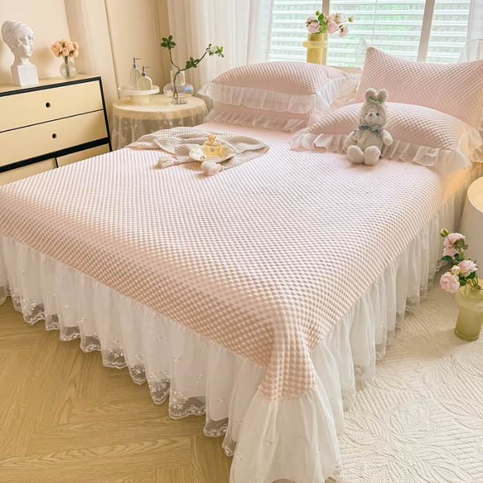 91家纺网 家纺一手货源 找家纺 漫布云2026新款凉豆豆纯色系床裙款床单款床盖床单凉席三件套蕾丝床盖款凉席三件套 冰豆豆—元气粉