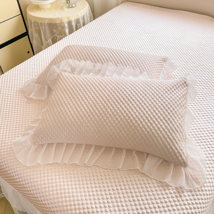 91家纺网 家纺一手货源 找家纺 漫布云2026新款凉豆豆纯色系床裙款床单款床盖床单凉席三件套蕾丝床盖款凉席三件套 冰豆豆—元气粉