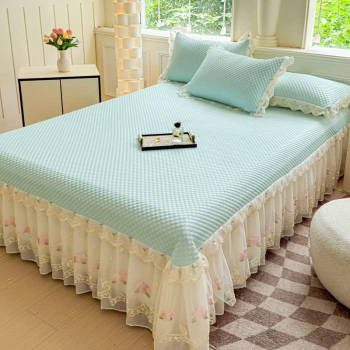 91家纺网 家纺一手货源 找家纺 苏米娜2025甄选A类凉豆豆纯色系蕾丝花边床裙款床单款床盖床单凉席三件套蕾丝床盖款凉席三件套  唯爱-天空蓝 