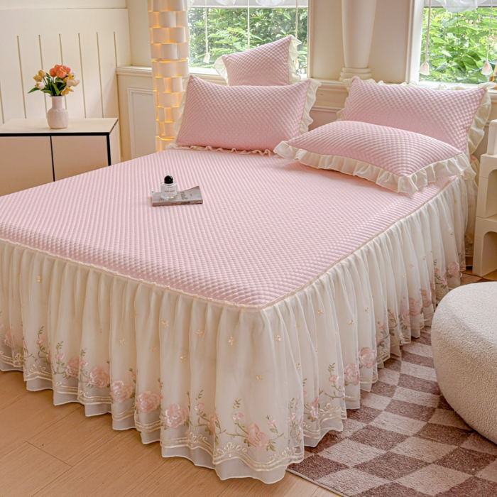 91家纺网 家纺一手货源 找家纺 苏米娜2025新款A类甄选PE凉感丝花边床裙款冰豆豆凉席床盖三件套春夏韩版公主风水洗棉蕾丝凉席 梦幻—薄荷绿  