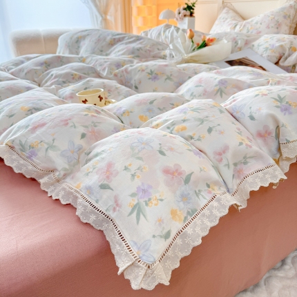 91家纺网 家纺一手货源 找家纺 （总）【苏东来】2025韩版蕾丝花边纯棉全棉双层纱四件套全棉纯棉小碎花印花四件套法式赫本公主风韩系皱皱纱花边四件套针织棉四件套件