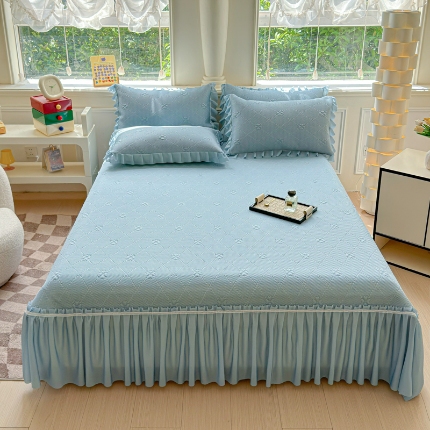 91家纺网 家纺一手货源 找家纺 苏米娜 2025新款百分百中分子凉感席大版冰感床裙款凉席三件套  樱桃-薄荷绿 