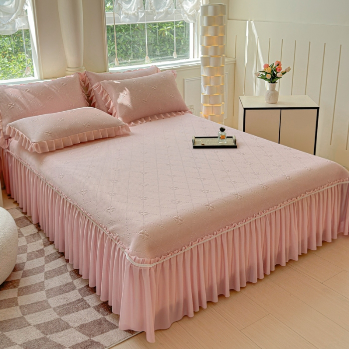 91家纺网 家纺一手货源 找家纺 苏米娜 2025新款百分百中分子凉感席大版冰感床裙款凉席三件套  四叶草-豆沙  