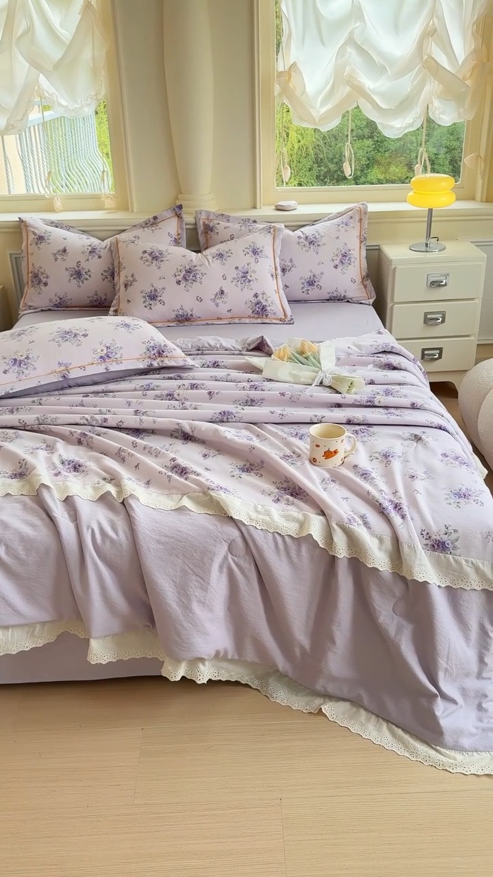 91家纺网 家纺一手货源 找家纺 （总）【苏东来】2025小清新韩版印花蕾丝花边皱皱棉工艺款拼接单夏被四件套韩式赫本碎花荷叶边夏凉被子空调被双人春秋被可水洗