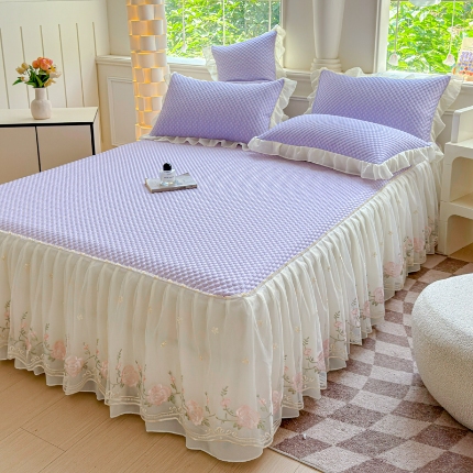 91家纺网 家纺一手货源 找家纺 （总）漫布云2025新款A类甄选PE凉感丝花边床裙款冰豆豆凉席床盖三件套春夏韩版公主风水洗棉蕾丝夏被