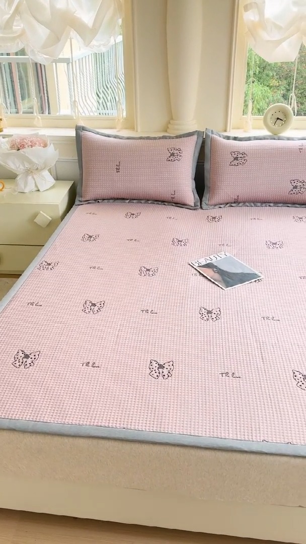 91家纺网 家纺一手货源 找家纺 （总）（总）2025高端轻奢简约提花凉感PE高分子复合软凉席三件套纯色冰豆豆冰丝凉席子三件套件空调席床单三明治