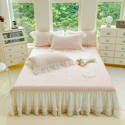 91家纺网 家纺一手货源 找家纺 漫布云2025新款PE聚乙烯中分子凉感凉豆豆床裙款凉席三件套 梦巴黎-新芽绿 