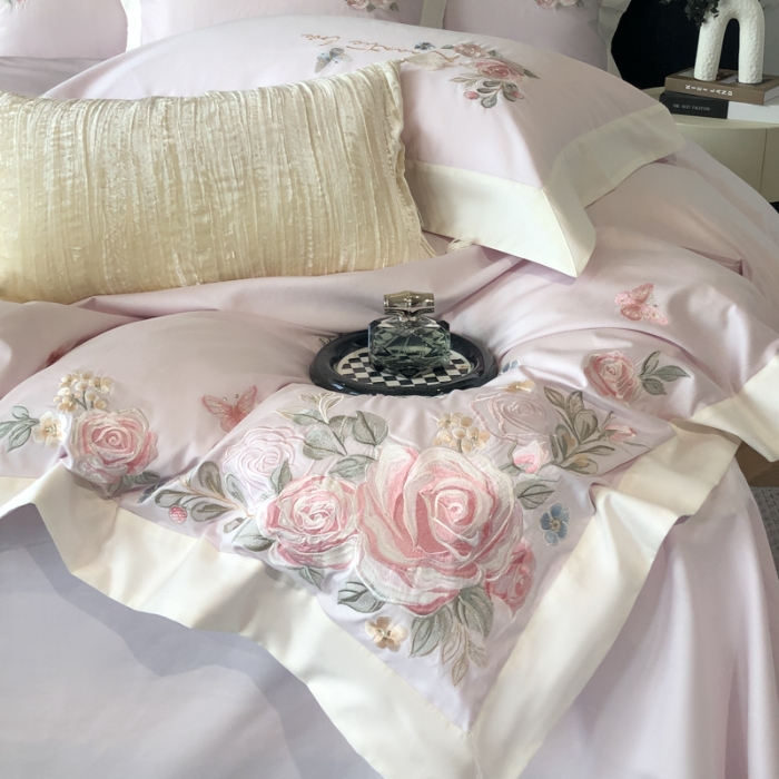 91家纺网 家纺一手货源 找家纺 春夏新品高级感50*50S贡缎长绒棉刺绣四件套纯棉床单全棉床笠高档礼盒装量大价优 梦境紫-花缦-贡缎长绒棉