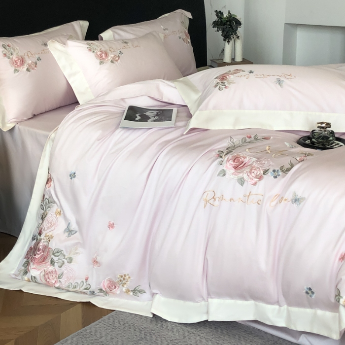 91家纺网 家纺一手货源 找家纺 春夏新品高级感50*50S贡缎长绒棉刺绣四件套纯棉床单全棉床笠高档礼盒装量大价优 梦境紫-花缦-贡缎长绒棉