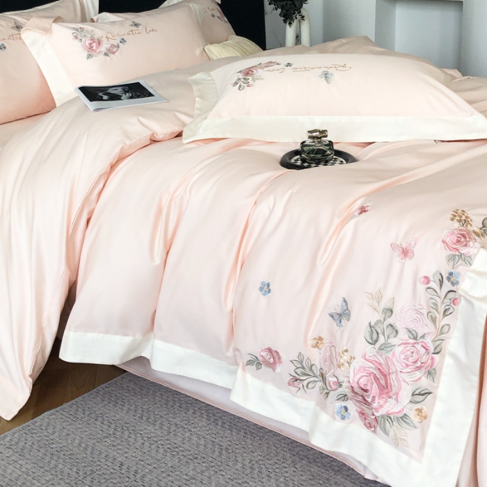 91家纺网 家纺一手货源 找家纺 春夏新品高级感50*50S贡缎长绒棉刺绣四件套纯棉床单全棉床笠高档礼盒装量大价优 桃花粉-花缦-贡缎长绒棉