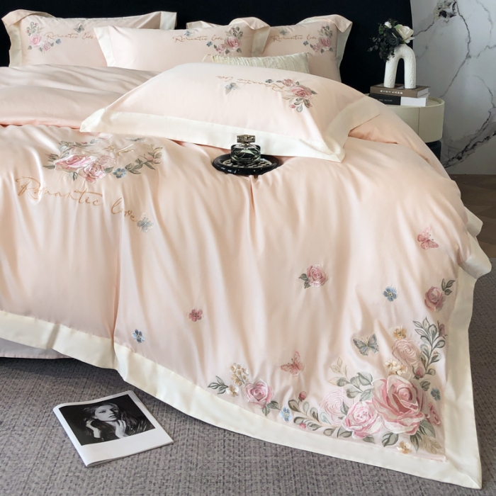 91家纺网 家纺一手货源 找家纺 春夏新品高级感50*50S贡缎长绒棉刺绣四件套纯棉床单全棉床笠高档礼盒装量大价优 桃花粉-花缦-贡缎长绒棉