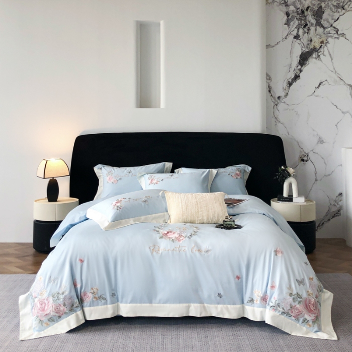 91家纺网 家纺一手货源 找家纺 春夏新品高级感50*50S贡缎长绒棉刺绣四件套纯棉床单全棉床笠高档礼盒装量大价优 蒂芙尼蓝-花缦-贡缎长绒棉