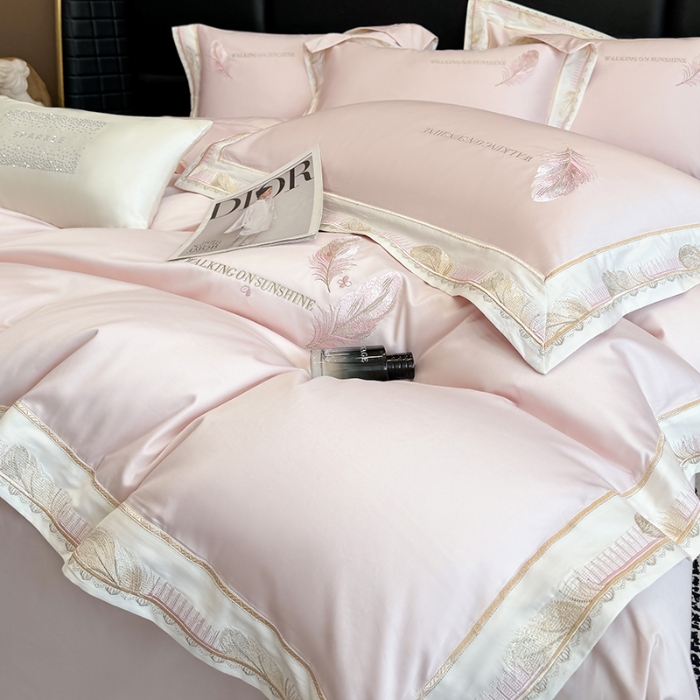 91家纺网 家纺一手货源 找家纺 高档礼盒装50*50S贡缎长绒棉刺绣四件套100%纯棉全棉床单床笠款量大价优 塞纳河畔-粉-贡缎长绒棉