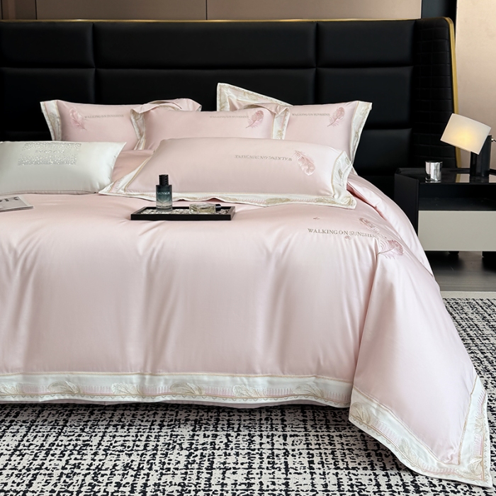 91家纺网 家纺一手货源 找家纺 高档礼盒装50*50S贡缎长绒棉刺绣四件套100%纯棉全棉床单床笠款量大价优 塞纳河畔-粉-贡缎长绒棉
