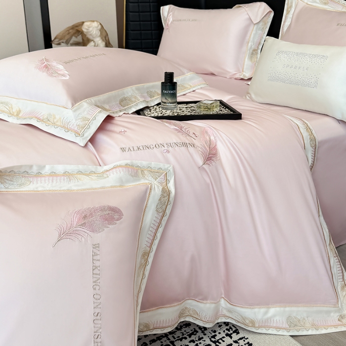 91家纺网 家纺一手货源 找家纺 高档礼盒装50*50S贡缎长绒棉刺绣四件套100%纯棉全棉床单床笠款量大价优 塞纳河畔-粉-贡缎长绒棉