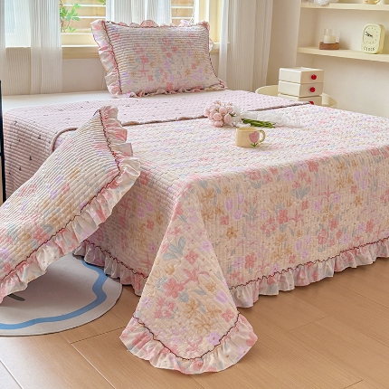 91家纺网 家纺一手货源 找家纺 （总）2025新款法式花边床盖三件套水洗棉夹棉韩版荷叶花边小碎花床盖