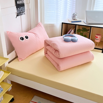 91家纺网 家纺一手货源 找家纺 （总）2025新款ins大眼睛毛巾绣纯色双拼水洗棉学生三件套宿舍寝室单双人枕套单品