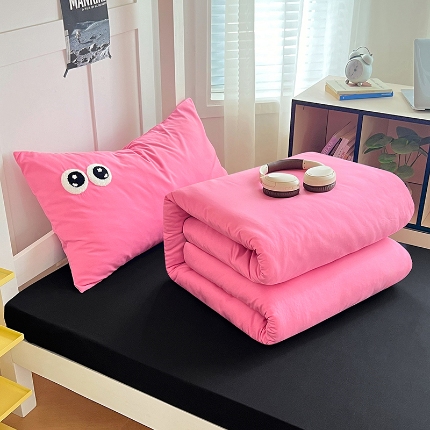 91家纺网 家纺一手货源 找家纺 （总）2025新款ins大眼睛毛巾绣纯色双拼水洗棉学生三件套宿舍寝室单双人枕套单品