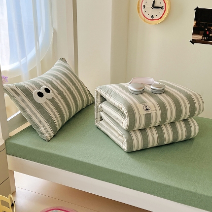 91家纺网 家纺一手货源 找家纺 （总）（总）2025新款大眼睛毛巾绣色织全棉水洗棉日式复古学生三件套枕套单品系列四季款