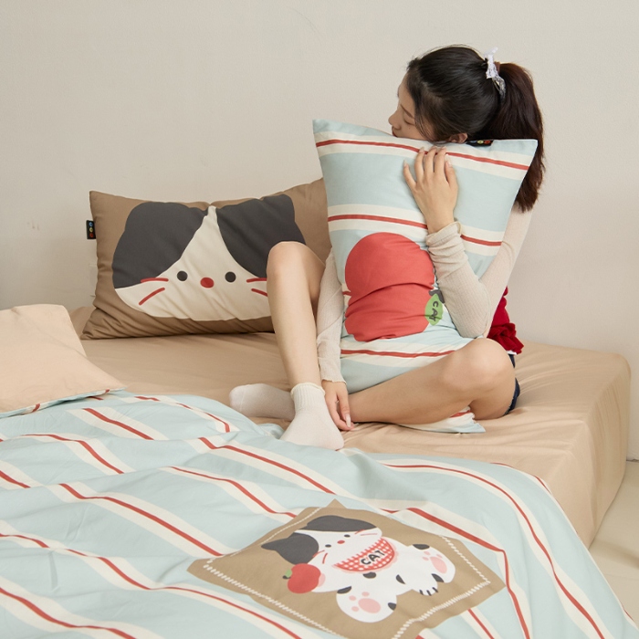 91家纺网 家纺一手货源 找家纺 （总）RYB红黄兰 开学季2025新款ins设计师原创13372大版卡通数码印花40s全棉纯棉三件套四件套