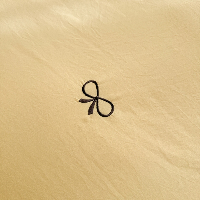 91家纺网 家纺一手货源 找家纺 漫布云家纺2025春夏新品韩版花边款刺绣水洗棉四件套A类母婴级针织双层纱蝴蝶结绣花纯棉全棉床裙款四件套小香风 蝶儿飞飞—嫩黄 