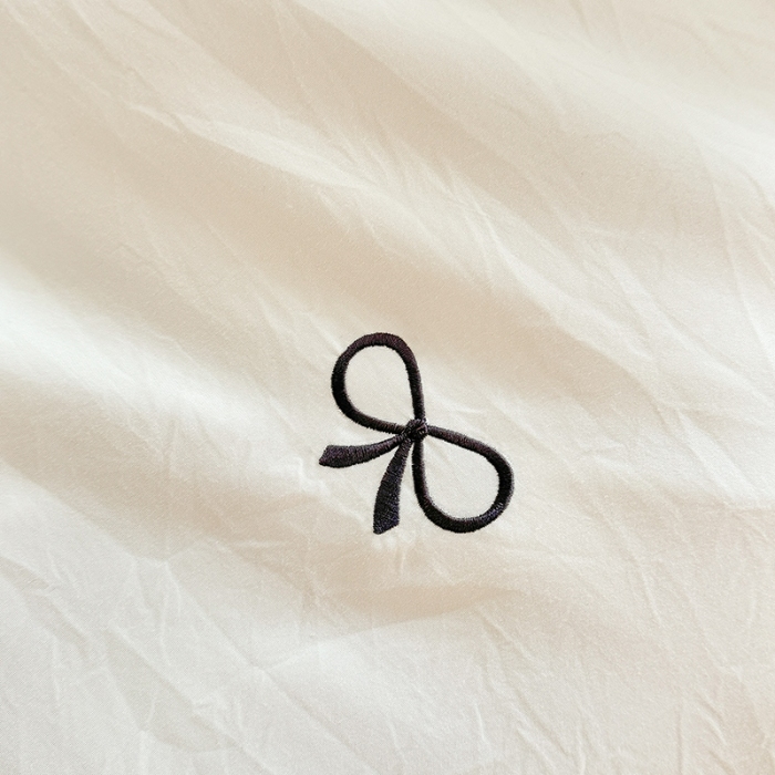 91家纺网 家纺一手货源 找家纺 漫布云家纺2025春夏新品韩版花边款刺绣水洗棉四件套A类母婴级针织双层纱蝴蝶结绣花纯棉全棉床裙款四件套小香风  蝶儿飞飞-奶昔白 