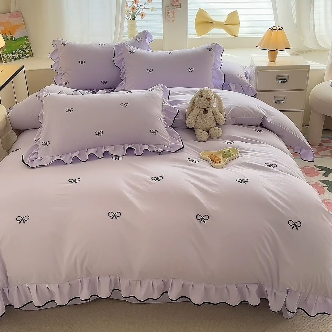 91家纺网 家纺一手货源 找家纺 漫布云家纺2025春夏新品韩版花边款刺绣水洗棉四件套A类母婴级针织双层纱蝴蝶结绣花纯棉全棉床裙款四件套小香风 蝶儿飞飞--梦幻紫