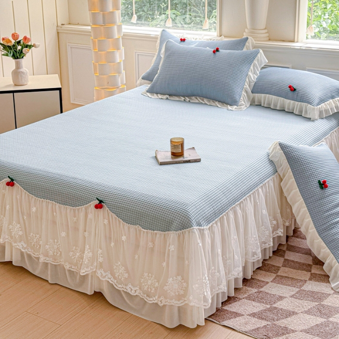 91家纺网 家纺一手货源 找家纺 漫布云 2025夏季新款PE聚乙烯中分子凉感凉豆豆蕾丝花边床裙款凉席三件套 可可-梦幻蓝 