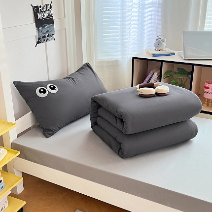 91家纺网 家纺一手货源 找家纺 （总）2025新款多巴胺大眼睛毛巾绣纯色水洗棉双拼学生宿舍单枕套三件套寝室四件套四季款