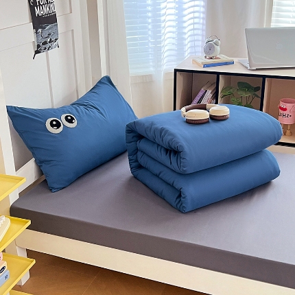 91家纺网 家纺一手货源 找家纺 （总）2025新款多巴胺大眼睛毛巾绣纯色水洗棉双拼学生宿舍单枕套三件套寝室四件套四季款