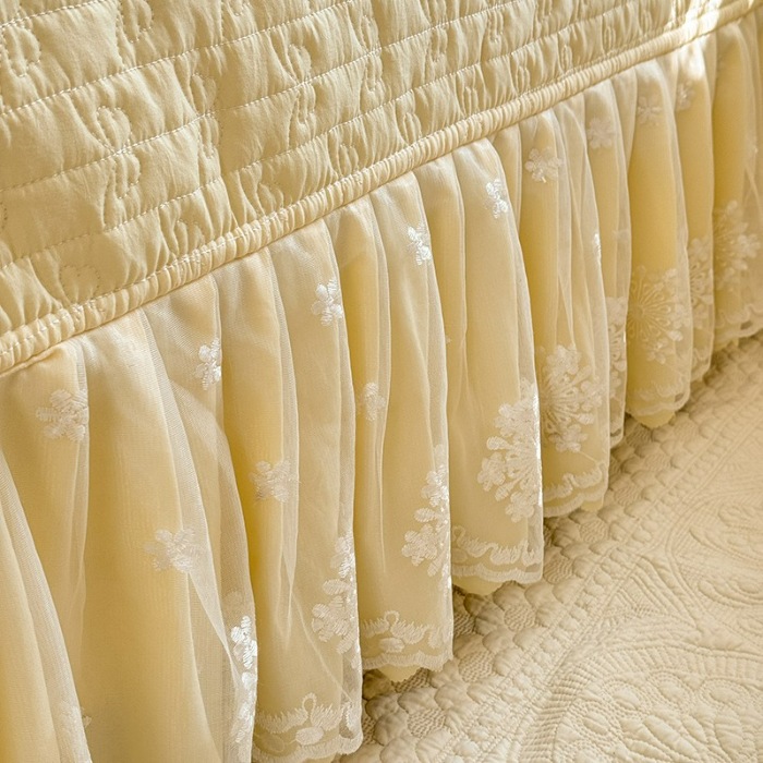 91家纺网 家纺一手货源 找家纺 漫布云家纺2025夏季新款法式公主风甜美少女心超柔水洗棉床盖款夏被四件套云感皱皱棉蕾丝花边床裙款四件套 幻蝶-嫩黄 