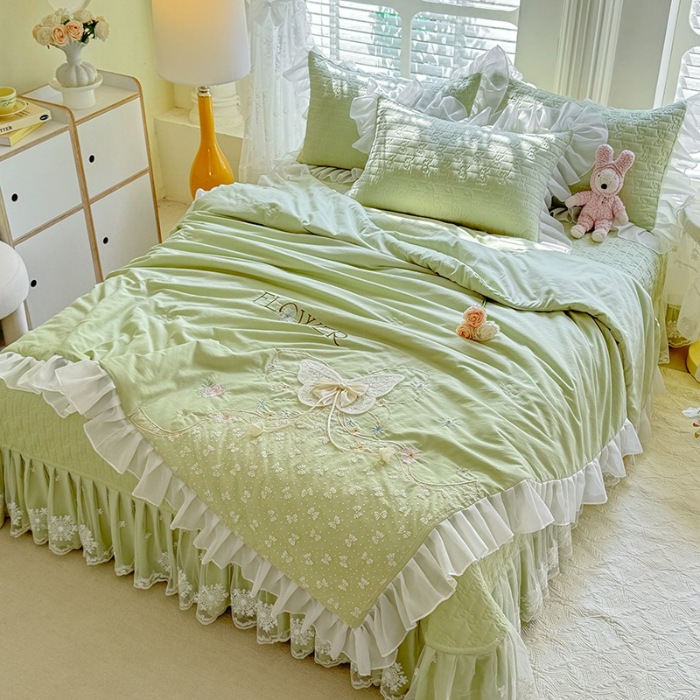91家纺网 家纺一手货源 找家纺 漫布云家纺2025夏季新款法式公主风甜美少女心超柔水洗棉床盖款夏被四件套云感皱皱棉蕾丝花边床裙款四件套 幻蝶-嫩芽绿 