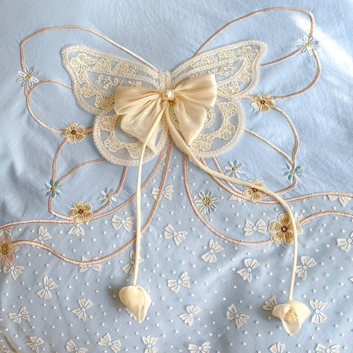 91家纺网 家纺一手货源 找家纺 漫布云家纺2025夏季新款法式公主风甜美少女心超柔水洗棉床盖款夏被四件套云感皱皱棉蕾丝花边床裙款四件套 幻蝶-婴儿蓝 