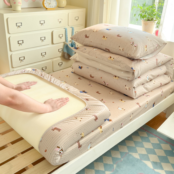 91家纺网 家纺一手货源 找家纺 寻米 2025新款全棉印花学生季学生三件套 小狗没烦恼-卡其色