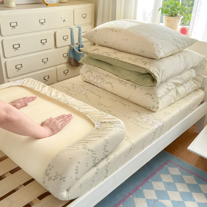 91家纺网 家纺一手货源 找家纺 寻米 2025新款全棉印花学生季学生三件套 花园小兔