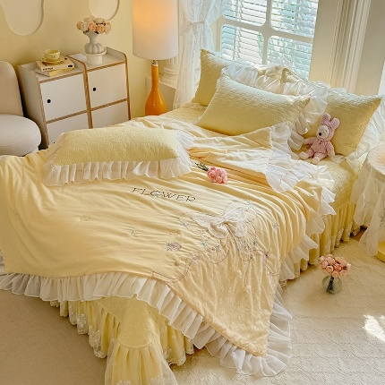 91家纺网 家纺一手货源 找家纺 漫布云家纺2025春夏新品韩版甜美公主风超柔水洗棉床盖四件套刺绣针织棉双层纱纯棉棉麻全棉少女心夹棉床裙款夏被款床盖四件套 幻蝶-嫩芽绿