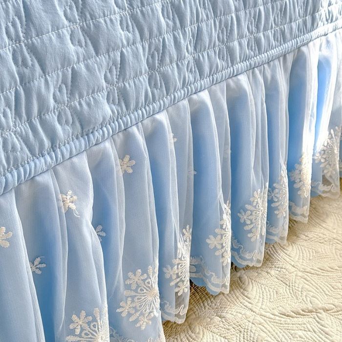 91家纺网 家纺一手货源 找家纺 漫布云家纺2025春夏新品韩版甜美公主风超柔水洗棉床盖四件套刺绣针织棉双层纱纯棉棉麻全棉少女心夹棉床裙款夏被款床盖四件套  幻蝶-婴儿蓝 