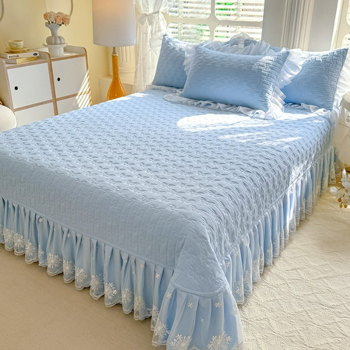 91家纺网 家纺一手货源 找家纺 漫布云家纺2025春夏新品韩版甜美公主风超柔水洗棉床盖四件套刺绣针织棉双层纱纯棉棉麻全棉少女心夹棉床裙款夏被款床盖四件套  幻蝶-婴儿蓝 