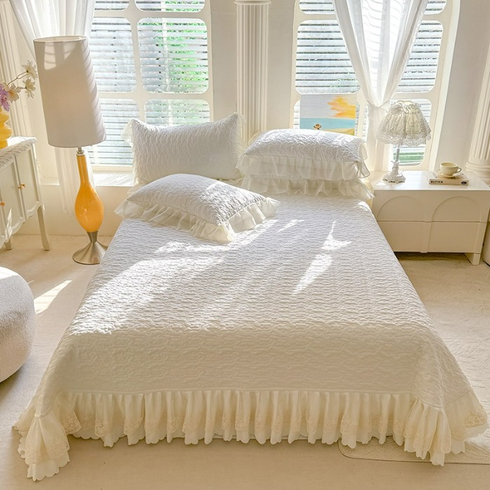 91家纺网 家纺一手货源 找家纺 苏米娜 2025夏季韩版公主风亲肤水洗棉全棉蕾丝花边床裙床盖四件套-秘密花园系列  秘密花园—奶昔白 