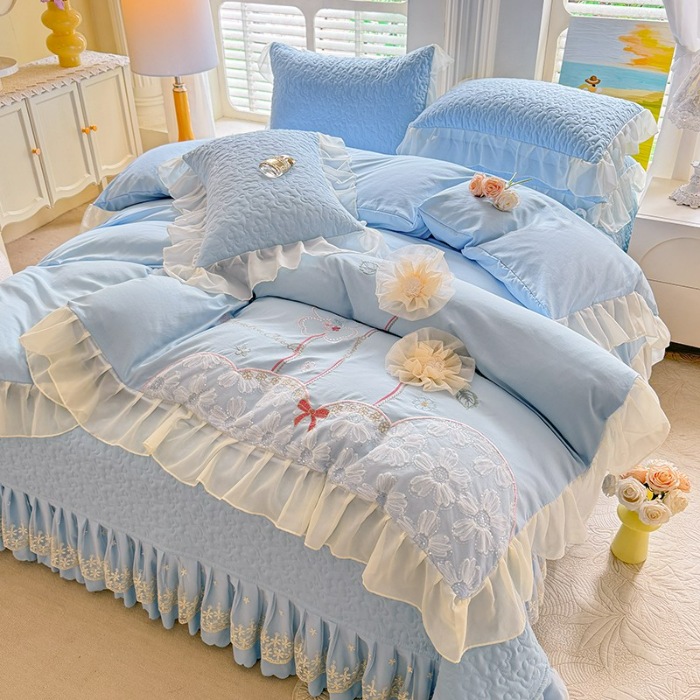 91家纺网 家纺一手货源 找家纺 苏米娜 2025夏季韩版公主风亲肤水洗棉全棉蕾丝花边床裙床盖四件套-秘密花园系列   秘密花园—婴儿蓝