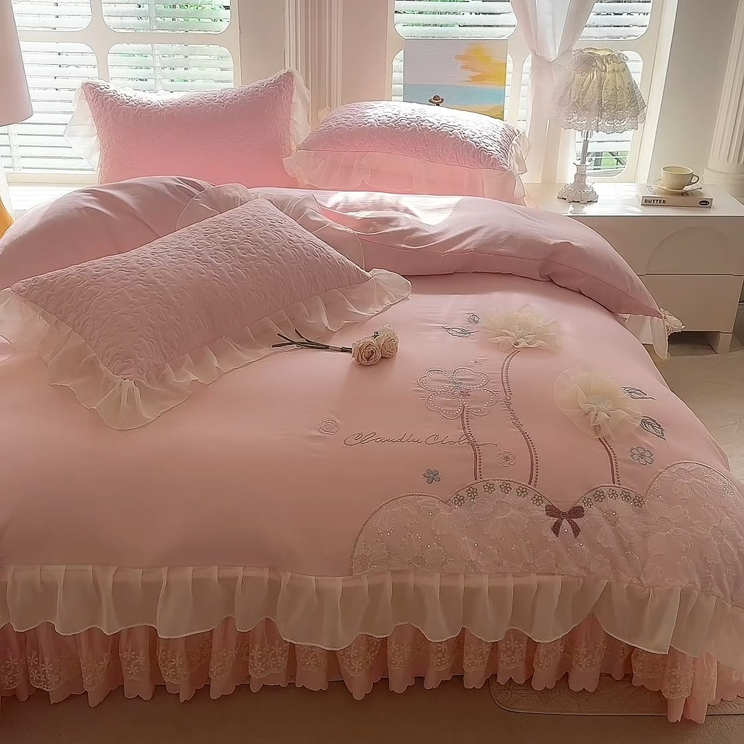 91家纺网 家纺一手货源 找家纺 苏米娜 2025夏季韩版公主风亲肤水洗棉全棉蕾丝花边床裙床盖四件套-秘密花园系列  秘密花园—樱花粉 