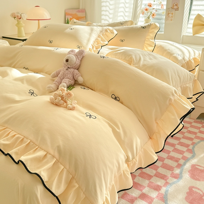 91家纺网 家纺一手货源 找家纺 苏米娜2025春夏新品韩版超柔水洗棉蝴蝶结刺绣针织棉双层纱床裙款四件套纯棉棉麻全棉公主风床裙款四件套 蝶儿飞飞—嫩黄