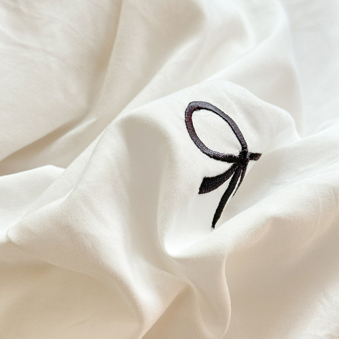 91家纺网 家纺一手货源 找家纺 苏米娜2025春夏新品韩版超柔水洗棉蝴蝶结刺绣针织棉双层纱床裙款四件套纯棉棉麻全棉公主风床裙款四件套   蝶儿飞飞-奶昔白 