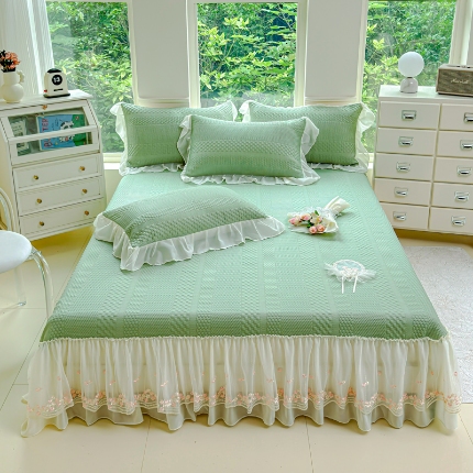 91家纺网 家纺一手货源 找家纺 漫布云 2025夏季新款PE聚乙烯中分子凉感凉豆豆蕾丝花边床裙款凉席三件套冰豆豆凉席可折叠可机洗 可可-翡翠绿 