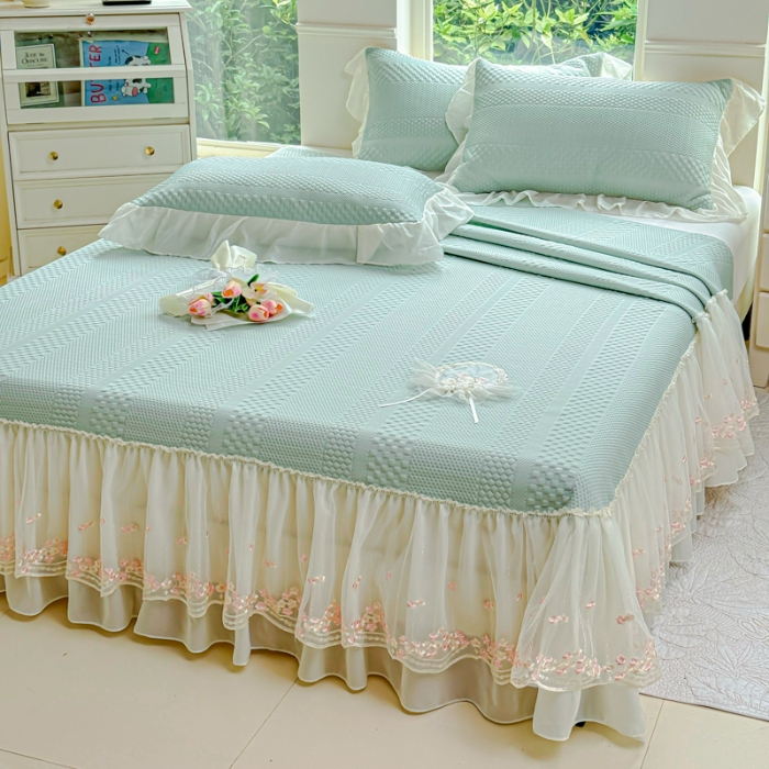 91家纺网 家纺一手货源 找家纺 漫布云 2025夏季新款PE聚乙烯中分子凉感凉豆豆蕾丝花边床裙款凉席三件套冰豆豆凉席可折叠可机洗  梦巴黎-海天蓝  